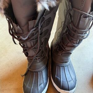 Source Unknown Gray and Black Winter Boots with Rugged Design